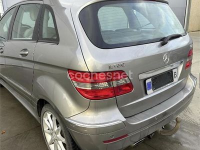 Usado Mercedes B180 109 CV (80 kW) 2008 Gris / plata Monovolumen