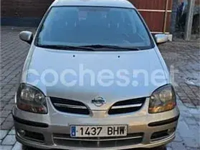 Usado Nissan Almera Tino Comfort 114 CV (83 kW) 2001 Gris / plata Monovolumen