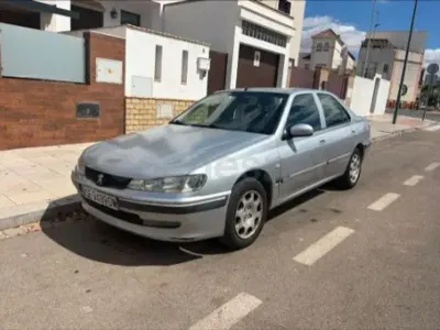 Usado Peugeot 406 90 CV (66 kW) 2000 Gris / plata Berlina