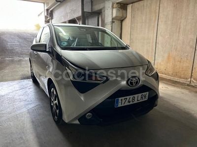 Gris / plata Usado 2021 Toyota Aygo X-play Utilitario | 11.990 € (Precio justo)