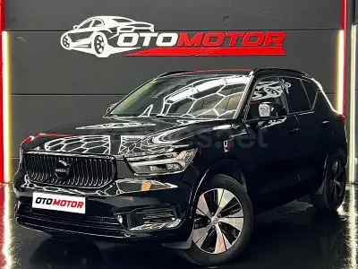 Usado Volvo XC40 Momentum 156 CV (114 kW) 2020 Negro SUV