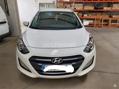 Usado Hyundai i30 90 CV (66 kW) 2016 Blanco Berlina