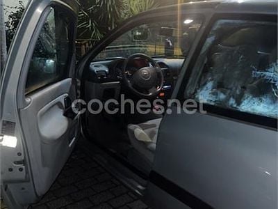 Usado Renault Clio II Authentique 70 CV (51 kW) 2006 Verde Berlina