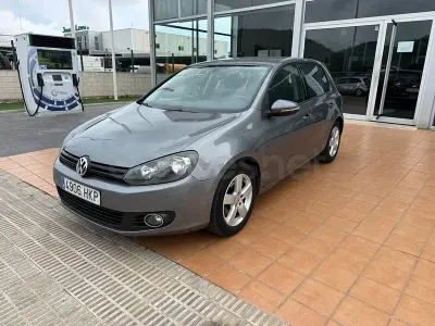 Usado VW Golf VII 90 CV (66 kW) 2012 Gris / plata Berlina