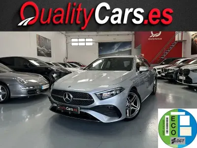 Usado Mercedes A180 Advanced 136 CV (100 kW) 2025 Gris / plata Berlina