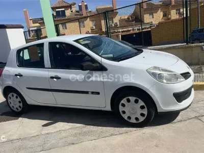 Usado Renault Clio II Authentique 70 CV (51 kW) 2006 Blanco Berlina