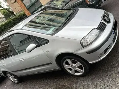 Usado Seat Alhambra Reference 116 CV (85 kW) 2009 Gris / plata Monovolumen