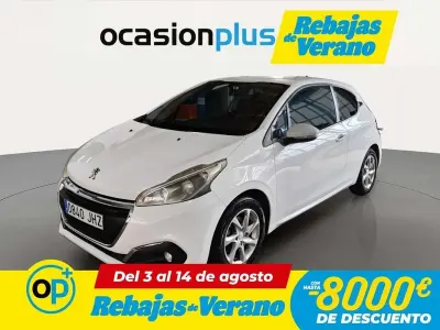 Usado Peugeot 208 Active 68 CV (50 kW) 2015 Blanco Utilitario