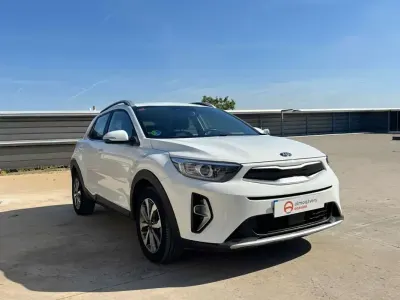 Usado Kia Stonic 101 CV (74 kW) 2025 Blanco SUV