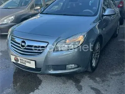 Usado Opel Insignia Essentia 130 CV (95 kW) 2010 Gris / plata Berlina