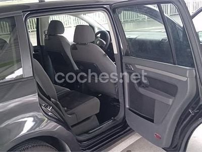 Negro Usado 2010 VW Touran Advance Monovolumen | 7200 €