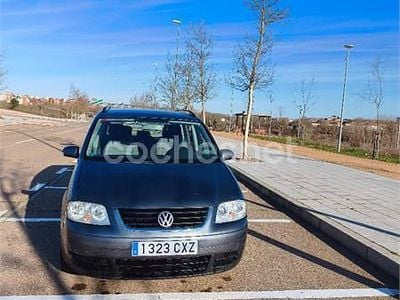 Usado VW Touran Trendline 100 CV (73 kW) 2003 Gris / plata Monovolumen