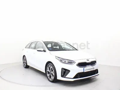 Käytetty Kia Ceed 141 HP (103 kW) 2021 Valkoinen Viistoperä