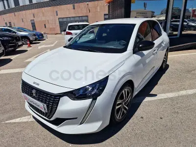 Usado Peugeot 208 Allure 100 CV (73 kW) 2022 Blanco Utilitario
