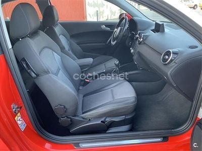 Usado Audi A1 Attraction 105 CV (77 kW) 2012 Rojo Utilitario