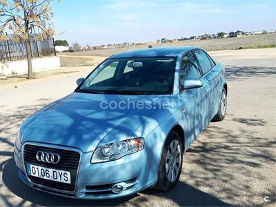 Usado Audi A4 140 CV (102 kW) 2006 Azul Berlina