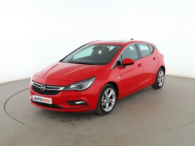 Usado Opel Astra Dynamic 125 CV (91 kW) 2016 Rojo Berlina