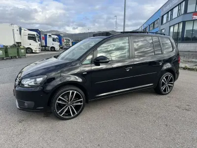 Begagnad VW Touran Edition 105 HK (77 kW) 2013 Svart Minibuss