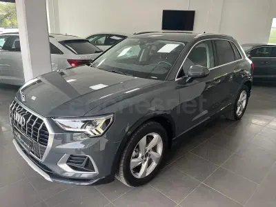 Usado Audi Q3 Advanced Plus 150 CV (110 kW) 2023 Gris / plata SUV