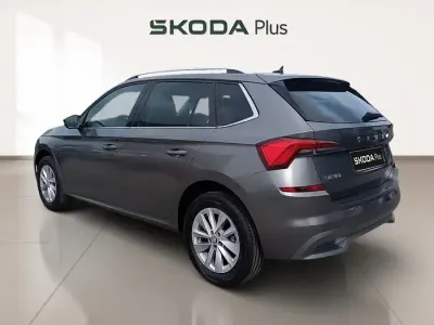 Usado Skoda Kamiq Ambition 110 CV (80 kW) 2023 Gris SUV