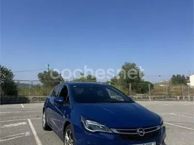 Usado Opel Astra Dynamic 125 CV (91 kW) 2018 Azul Berlina
