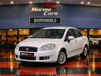 Usado Fiat Linea Active 77 CV (56 kW) 2010 Blanco Berlina