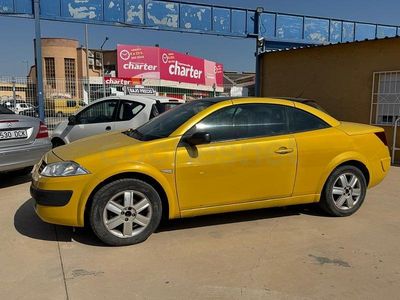 Usado Renault Mégane Cabriolet Dynamique 120 CV (88 kW) 2005 Amarillo Descapotable