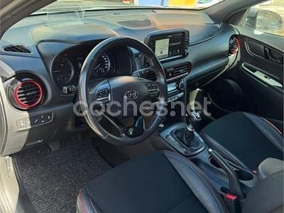 Usado Hyundai Kona 120 HP (88 kW) 2017 Vermelho SUV