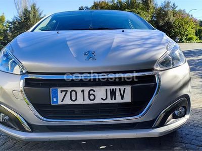 Usado Peugeot 208 Style 82 CV (60 kW) 2017 Gris / plata Utilitario