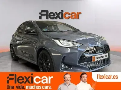 Usado Toyota Yaris Sport 130 CV (95 kW) 2025 Gris Utilitario
