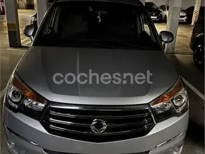 Usado SsangYong Rodius Limited 155 CV (114 kW) 2014 Gris / plata Monovolumen