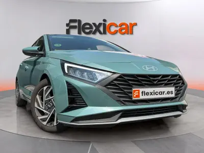 Usado Hyundai i20 80 CV (58 kW) 2025 Verde Utilitario
