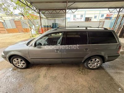 Usado VW Passat Highline 130 CV (95 kW) 2004 Beige Familiar
