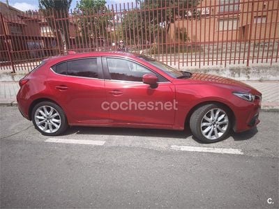 Begagnad Mazda 3 Luxury 150 HK (110 kW) 2015 Röd Sedan