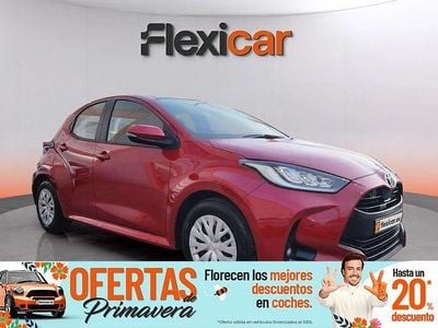 Usado Toyota Yaris Hybrid Active 116 CV (85 kW) 2023 Rojo Berlina