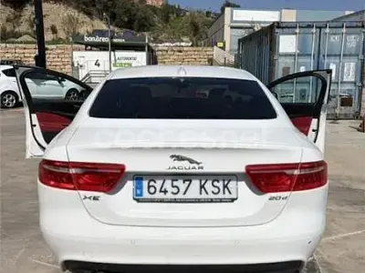Usado Jaguar XE R-Sport 180 CV (132 kW) 2019 Blanco Berlina