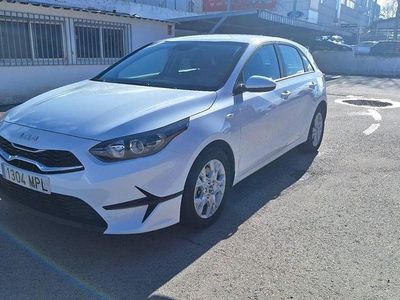 Blanco Usado 2024 Kia Ceed Utilitario | 18.490 € (Buen precio)