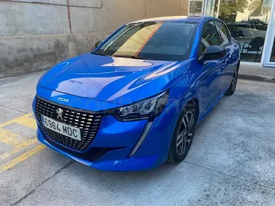 Usado Peugeot 208 Allure 100 CV (73 kW) 2022 Azul Utilitario