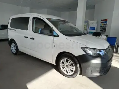 Käytetty VW Caddy Beach 102 HP (75 kW) 2021 Peessi Tila-auto