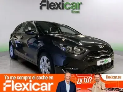 Usado Kia Ceed 136 CV (100 kW) 2023 Negro Utilitario