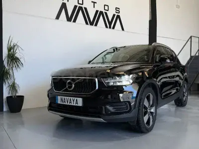 Begagnad Volvo XC40 Momentum 150 HK (110 kW) 2020 Svart SUV