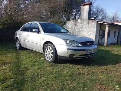 Usado Ford Mondeo Ambiente 115 CV (84 kW) 2004 Blanco Berlina