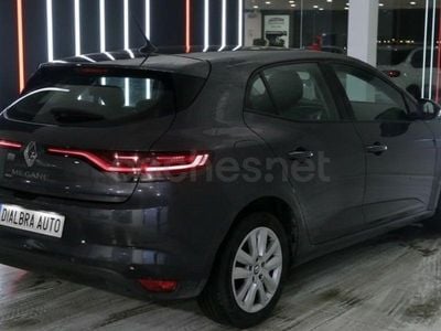 Usado Renault Mégane IV Business 115 CV (84 kW) 2022 Gris / plata Berlina
