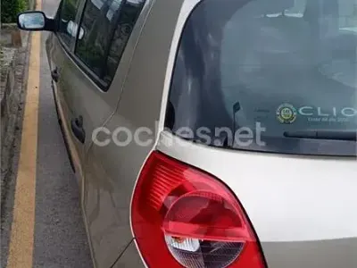 Usado Renault Clio II Expression 85 CV (62 kW) 2006 Beige Berlina