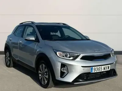 Usado Kia Stonic 101 CV (74 kW) 2025 Plateado SUV