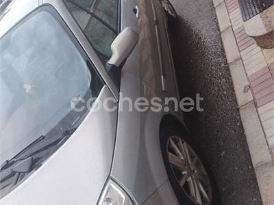 Gris / plata Usado 2004 Renault Scénic II Dynamique Monovolumen | 2200 € (Precio justo)