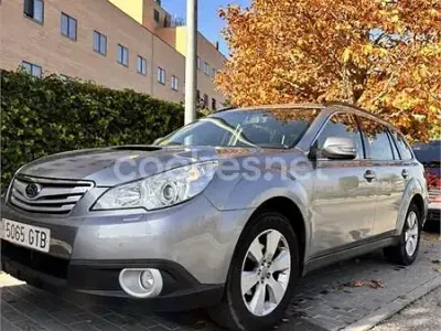 Usado Subaru Outback 150 CV (110 kW) 2010 Gris / plata Familiar