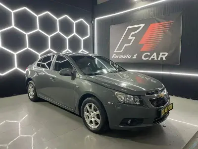 Usado Chevrolet Cruze LT 150 CV (110 kW) 2010 Gris / plata Berlina