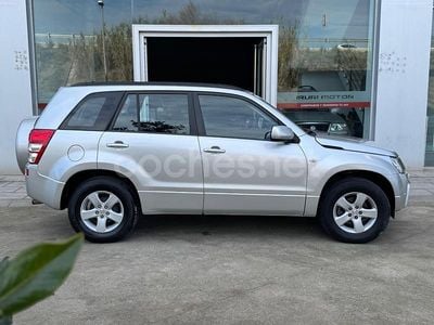 Usado Suzuki Grand Vitara 140 CV (102 kW) 2007 Gris / plata SUV