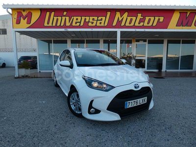 Usado Toyota Yaris Hybrid Active 116 CV (85 kW) 2022 Blanco Berlina